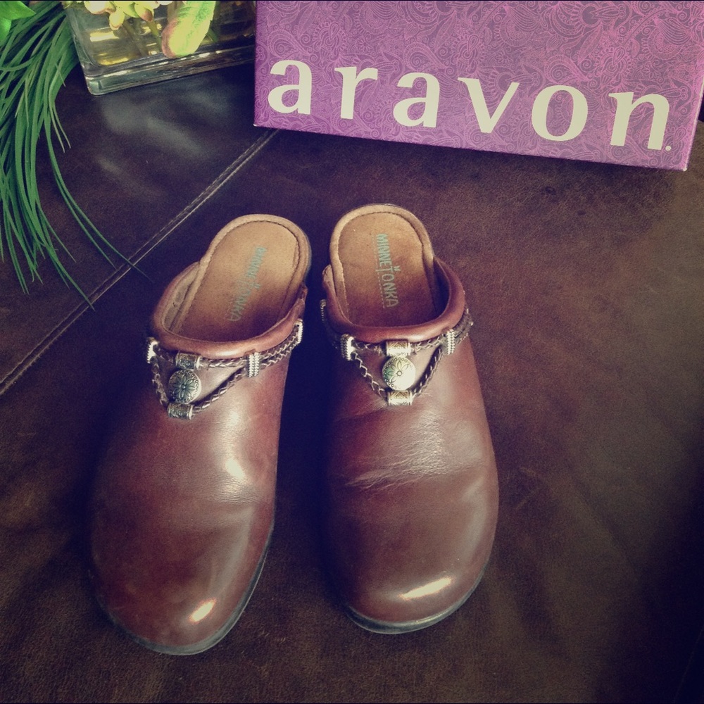 Minnetonka 9.5 gently used